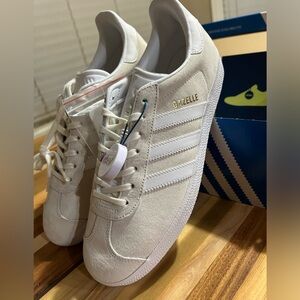 Men’s Adidas Gazelles   US Size 9.5  Cream Color